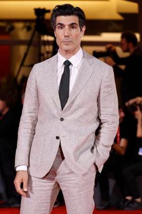 Louis Cancelmi at the premiere of the feature film In the Hand of Dante at the Biennale di Venezia 2025 82 Venice International Film Festival at the Palazzo del Cinema Venice, 03 09 2025 Foto:xD.xBedrosianx xFuturexImagex dante_5929