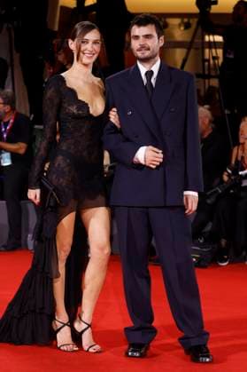 Devon Lee Carlson and Duke Nicholson at the premiere of the feature film In the Hand of Dante at the Biennale di Venezia 2025 82 Venice International Film Festival at the Palazzo del Cinema Venice, 03 09 2025 Foto:xD.xBedrosianx xFuturexImagex dante_5933