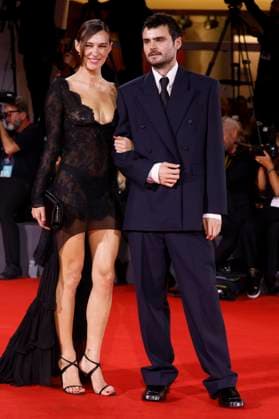Devon Lee Carlson and Duke Nicholson at the premiere of the feature film In the Hand of Dante at the Biennale di Venezia 2025 82 Venice International Film Festival at the Palazzo del Cinema Venice, 03 09 2025 Foto:xD.xBedrosianx xFuturexImagex dante_5934
