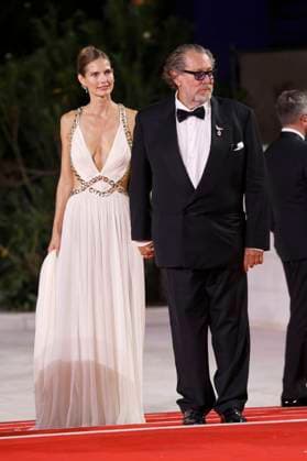 Louise Kugelberg with partner Julian Schnabel at the premiere of the feature film In the Hand of Dante at the Biennale di Venezia 2025 82 Venice International Film Festival at the Palazzo del Cinema Venice, 03 09 2025 Foto:xD.xBedrosianx xFuturexImagex dante_5972