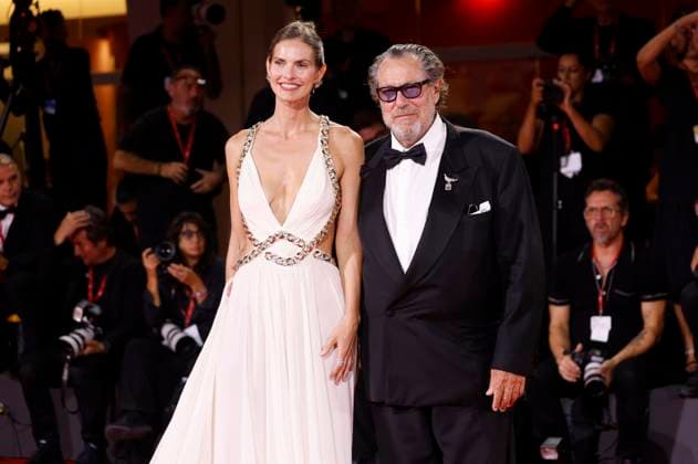 Louise Kugelberg with partner Julian Schnabel at the premiere of the feature film In the Hand of Dante at the Biennale di Venezia 2025 82 Venice International Film Festival at the Palazzo del Cinema Venice, 03 09 2025 Foto:xD.xBedrosianx xFuturexImagex dante_5974