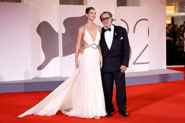 Louise Kugelberg with partner Julian Schnabel at the premiere of the feature film In the Hand of Dante at the Biennale di Venezia 2025 82 Venice International Film Festival at the Palazzo del Cinema Venice, 03 09 2025 Foto:xD.xBedrosianx xFuturexImagex dante_5976