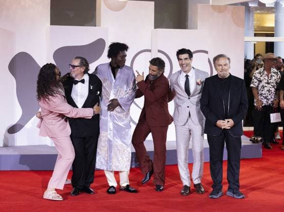 In the Hand of Dante Red Carpet - The 82nd Venice International Film Festival VENICE, ITALY - SEPTEMBER 03: (L-R) Jason Momoa, Julian Schnabel, Benjamin Clementine, Oscar Isaac, Louis Cancelmi and Franco Nero attend the In the Hand of Dante red carpet during the 82nd Venice International Film Festival on September 03, 2025 in Venice, Italy Primo Barol Anadolu Venice Italy. Editorial use only. Please get in touch for any other usage.  Copyright: x2025xAnadoluxPrimoxBarolx