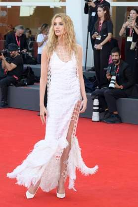 Duse red carpet Stella Maxwell attends the Duse red carpet during 82 Venice Film Festival in Venice Lido at Palazzo del cinema. Venice Lido Italy Copyright: xMarioxCartellix _DSC5948