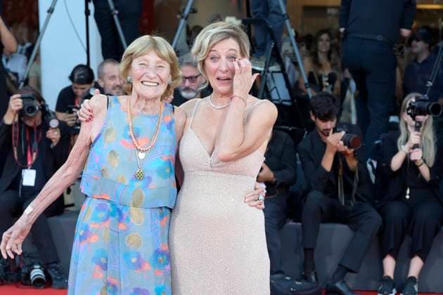 Duse red carpet in Venice Lido, Italy - 03 Sep 2025 Marisa Borini (l) and Valeria Bruni Tedeschi (r) attend the Duse red carpet during 82nd Venice Film Festival in Venice Lido at Palazzo del cinema. Venice Lido Italy Copyright: xMarioxCartellix xSOPAxImagesx _DSC6171