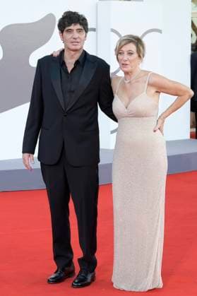 Duse red carpet in Venice Lido, Italy - 03 Sep 2025 Valeria Bruni Tedeschi and Pietro Marcello attend the Duse red carpet during 82nd Venice Film Festival in Venice Lido at Palazzo del cinema. Venice Lido Italy Copyright: xMarioxCartellix xSOPAxImagesx _DSC6194