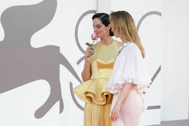 Filmfestspiele in Venedig, die Highlights Duse red carpet in Venice Lido, Italy - 03 Sep 2025 Noemi Merlant (l) and Fanni Wrochn (r) attend the Duse red carpet during 82nd Venice Film Festival in Venice Lido at Palazzo del cinema. Venice Lido Italy Copyright: xMarioxCartellix xSOPAxImagesx _DSC6219