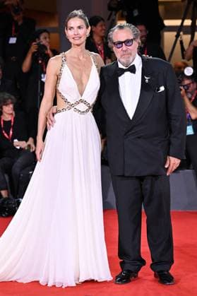 Venice In The Hand of Dante Premiere AM Louise Kugelberg and Julian Schnabel attending the In The Hand of Dante Premiere as part of the 82nd Venice International Film Festival at the Lido in Venice, Italy on September 03, 2025. Photo by Aurore Marechal ABACAPRESS.COM Venice Italy  Copyright: xMarechalxAurore ABACAx
