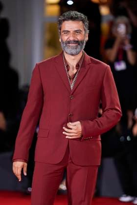 Cartier Glory to the Filmmaker Award 2025 & In the Hand of Dante red carpet in Venice Lido, Italy - 03 Sept 2025 Oscar Isaac attends the Cartier Glory to the Filmmaker Award 2025 and the In the Hand of Dante red carpet during the 82nd Venice International Film Festival. Venice Lido Italy Copyright: xDanielexCifalax xSOPAxImagesx _CIF1987
