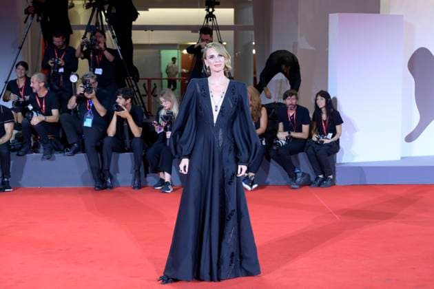 In the hand of Dante red carpet in Venice Lido, Italy - 03 Sept 2025 Emanula Fanelli attends the In the hand of Dante red carpet during the 82nd Venice Film Festival at Palazzo del cinema. Venice Lido Italy Copyright: xMarioxCartellix xSOPAxImagesx _DSC6251
