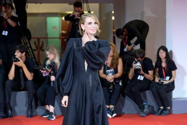 In the hand of Dante red carpet in Venice Lido, Italy - 03 Sept 2025 Emanula Fanelli attends the In the hand of Dante red carpet during the 82nd Venice Film Festival at Palazzo del cinema. Venice Lido Italy Copyright: xMarioxCartellix xSOPAxImagesx _DSC6254