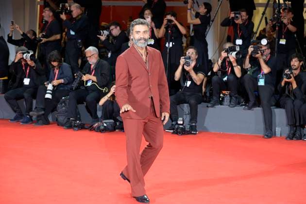 In the hand of Dante red carpet in Venice Lido, Italy - 03 Sept 2025 Oscar Isaac attends the In the hand of Dante red carpet during the 82nd Venice Film Festival at Palazzo del cinema. Venice Lido Italy Copyright: xMarioxCartellix xSOPAxImagesx _DSC6435
