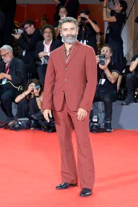 In the hand of Dante red carpet in Venice Lido, Italy - 03 Sept 2025 Oscar Isaac attends the In the hand of Dante red carpet during the 82nd Venice Film Festival at Palazzo del cinema. Venice Lido Italy Copyright: xMarioxCartellix xSOPAxImagesx _DSC6438