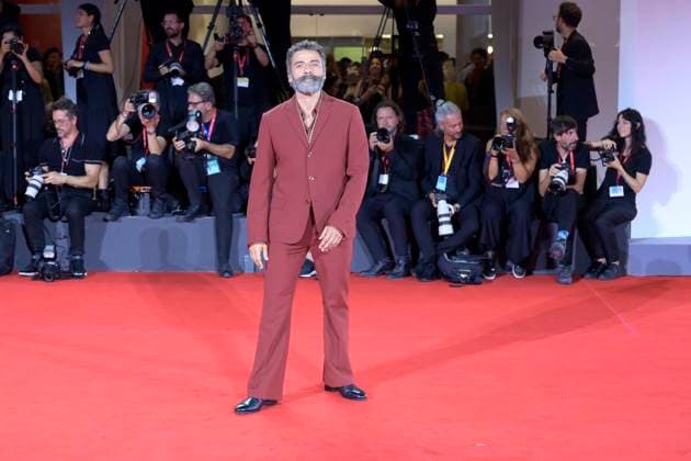 In the hand of Dante red carpet in Venice Lido, Italy - 03 Sept 2025 Oscar Isaac attends the In the hand of Dante red carpet during the 82nd Venice Film Festival at Palazzo del cinema. Venice Lido Italy Copyright: xMarioxCartellix xSOPAxImagesx _DSC6443