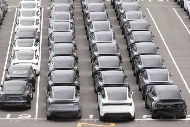 Imported Tesla cars are parked on Daikokufuto island inside Tokyo Bay.  aflo_302204920