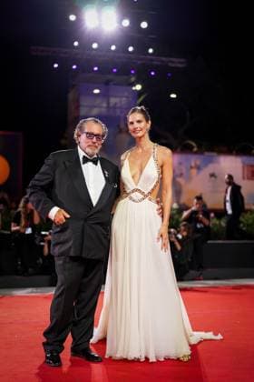 In the Hand of Dante red carpet during the 82nd Venice International Film Festival in Venice, Italy on 03 September 2025. Julian Schnabel and Louise Kugelberg attends the In the Hand of Dante red carpet during the 82nd Venice International Film Festival in Venice, Italy on 03 September 2025., Credit:Stefano Costantino TTL Avalon Italy, Venice  Copyright: xStefanoxCostantinoxTTLx xAvalonx 1033953952