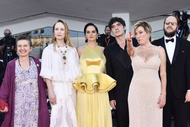82eme Festival International du Film de Venise Mostra de Venise DUSE Premiere at the 82nd International Venice Film festival Vincenzo Pirrotta, Fausto Russo Alesi, Valeria Bruni Tedeschi, Pietro Marcello, Noémie Merlant, Fanni Wrochna attend the Duse red carpet 448305 2025 09 03 Venice Italy  Copyright: xThomasxBohlenx STAR_448305_007