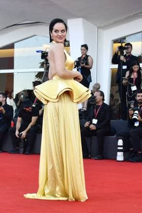 82eme Festival International du Film de Venise Mostra de Venise DUSE Premiere at the 82nd International Venice Film festival Noémie Merlant attend the Duse red carpet 448305 2025 09 03 Venice Italy  Copyright: xThomasxBohlenx STAR_448305_058