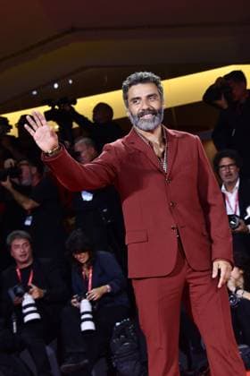 82eme Festival International du Film de Venise Mostra de Venise IN THE HAND OF DANTE Premiere at the 82nd International Venice Film festival Oscar Isaac attends the Cartier Glory To The Filmmaker Award 2025 and the In the Hand of Dante red carpet 448305 2025 09 03 Venice Italy  Copyright: xThomasxBohlenx STAR_448305_068