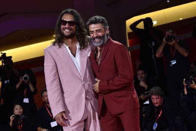 82eme Festival International du Film de Venise Mostra de Venise IN THE HAND OF DANTE Premiere at the 82nd International Venice Film festival Jason Momoa, Oscar Isaac attend the Cartier Glory To The Filmmaker Award 2025 and the In the Hand of Dante red carpet 448305 2025 09 03 Venice Italy  Copyright: xThomasxBohlenx STAR_448305_087