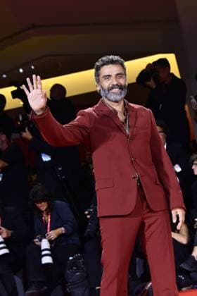 82eme Festival International du Film de Venise Mostra de Venise IN THE HAND OF DANTE Premiere at the 82nd International Venice Film festival Oscar Isaac attends the Cartier Glory To The Filmmaker Award 2025 and the In the Hand of Dante red carpet 448305 2025 09 03 Venice Italy  Copyright: xThomasxBohlenx STAR_448305_117