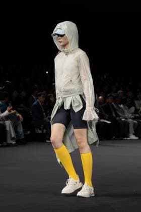 Seoul Fashion Week 2026 SEOUL, SOUTH KOREA - SEPTEMBER 04: A model walks the runway during the LIE show at Seoul Fashion Week 2026 S S at Dongdaemun Design Plaza (DDP) on September 04, 2025 in Seoul, Korea. Hwawon Lee Anadolu Seoul South Korea. Editorial use only. Please get in touch for any other usage.  Copyright: x2025xAnadoluxHwawonxLeex