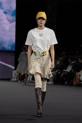 Seoul Fashion Week 2026 SEOUL, SOUTH KOREA - SEPTEMBER 04: A model walks the runway during the LIE show at Seoul Fashion Week 2026 S S at Dongdaemun Design Plaza (DDP) on September 04, 2025 in Seoul, Korea. Hwawon Lee Anadolu Seoul South Korea. Editorial use only. Please get in touch for any other usage.  Copyright: x2025xAnadoluxHwawonxLeex