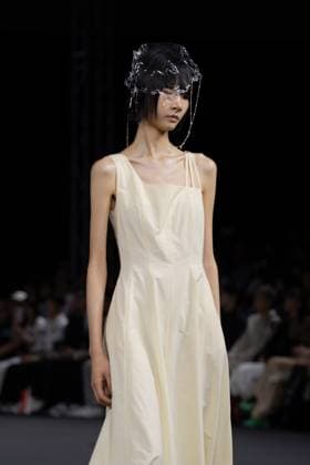 Seoul Fashion Week 2026 SEOUL, SOUTH KOREA - SEPTEMBER 04: A model walks the runway during the LIE show at Seoul Fashion Week 2026 S S at Dongdaemun Design Plaza (DDP) on September 04, 2025 in Seoul, Korea. Hwawon Lee Anadolu Seoul South Korea. Editorial use only. Please get in touch for any other usage.  Copyright: x2025xAnadoluxHwawonxLeex