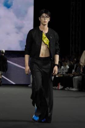 Seoul Fashion Week 2026 SEOUL, SOUTH KOREA - SEPTEMBER 04: A model walks the runway during the LIE show at Seoul Fashion Week 2026 S S at Dongdaemun Design Plaza (DDP) on September 04, 2025 in Seoul, Korea. Hwawon Lee Anadolu Seoul South Korea. Editorial use only. Please get in touch for any other usage.  Copyright: x2025xAnadoluxHwawonxLeex
