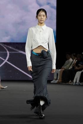 Seoul Fashion Week 2026 SEOUL, SOUTH KOREA - SEPTEMBER 04: A model walks the runway during the LIE show at Seoul Fashion Week 2026 S S at Dongdaemun Design Plaza (DDP) on September 04, 2025 in Seoul, Korea. Hwawon Lee Anadolu Seoul South Korea. Editorial use only. Please get in touch for any other usage.  Copyright: x2025xAnadoluxHwawonxLeex