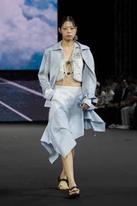 Seoul Fashion Week SEOUL, SOUTH KOREA - SEPTEMBER 4: A model walks the runway to present a creation during the LIE show at Seoul Fashion Week 2026 Spring Summer in Seoul, South Korea, on September 4, 2025. Hwawon Lee Anadolu Seoul South Korea. Editorial use only. Please get in touch for any other usage.  Copyright: x2025xAnadoluxHwawonxLeex