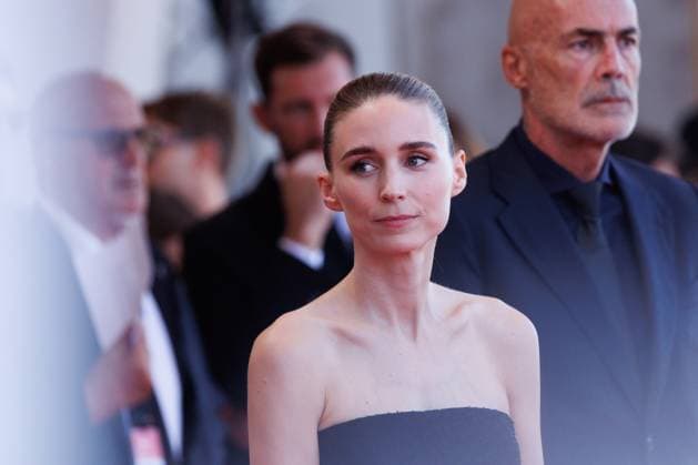 News - The Voice Of Hind Rajab Red Carpet - The 82nd Venice International Film Festival Rooney Mara attends the The Voice Of Hind Rajab red carpet during the 82nd Venice International Film Festival on September 03, 2025 in Venice, Italy. Lido di Venezia Palazzo del Cinema Italy Copyright: xCinziaxCamelax xLiveMediax LPN_2007100