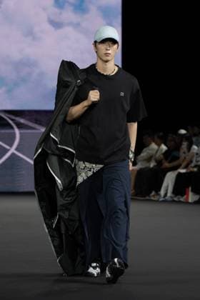 Seoul Fashion Week SEOUL, SOUTH KOREA - SEPTEMBER 4: A model walks the runway to present a creation during the LIE show at Seoul Fashion Week 2026 Spring Summer in Seoul, South Korea, on September 4, 2025. Hwawon Lee Anadolu Seoul South Korea. Editorial use only. Please get in touch for any other usage.  Copyright: x2025xAnadoluxHwawonxLeex