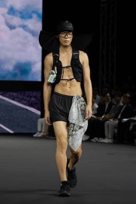 Seoul Fashion Week SEOUL, SOUTH KOREA - SEPTEMBER 4: A model walks the runway to present a creation during the LIE show at Seoul Fashion Week 2026 Spring Summer in Seoul, South Korea, on September 4, 2025. Hwawon Lee Anadolu Seoul South Korea. Editorial use only. Please get in touch for any other usage.  Copyright: x2025xAnadoluxHwawonxLeex