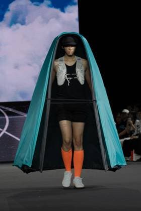 Seoul Fashion Week SEOUL, SOUTH KOREA - SEPTEMBER 4: A model walks the runway to present a creation during the LIE show at Seoul Fashion Week 2026 Spring Summer in Seoul, South Korea, on September 4, 2025. Hwawon Lee Anadolu Seoul South Korea. Editorial use only. Please get in touch for any other usage.  Copyright: x2025xAnadoluxHwawonxLeex