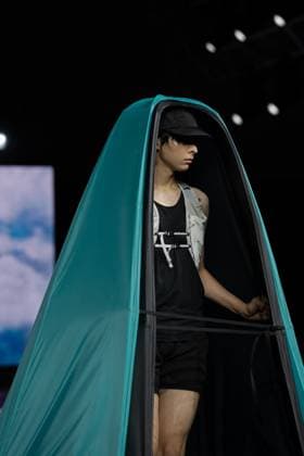 Seoul Fashion Week SEOUL, SOUTH KOREA - SEPTEMBER 4: A model walks the runway to present a creation during the LIE show at Seoul Fashion Week 2026 Spring Summer in Seoul, South Korea, on September 4, 2025. Hwawon Lee Anadolu Seoul South Korea. Editorial use only. Please get in touch for any other usage.  Copyright: x2025xAnadoluxHwawonxLeex