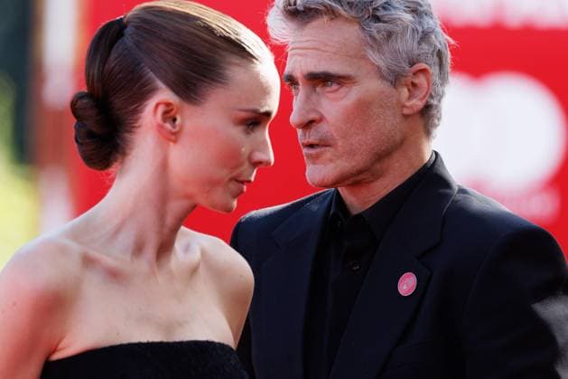 News - The Voice Of Hind Rajab Red Carpet - The 82nd Venice International Film Festival Rooney Mara and Joaquin Phoenix attend the The Voice Of Hind Rajab red carpet during the 82nd Venice International Film Festival on September 03, 2025 in Venice, Italy. Lido di Venezia Palazzo del Cinema Italy Copyright: xCinziaxCamelax xLiveMediax LPN_2007126