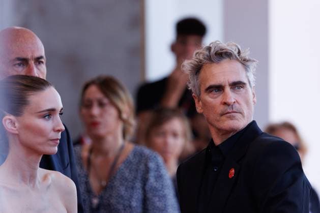 News - The Voice Of Hind Rajab Red Carpet - The 82nd Venice International Film Festival Rooney Mara and Joaquin Phoenix attend the The Voice Of Hind Rajab red carpet during the 82nd Venice International Film Festival on September 03, 2025 in Venice, Italy. Lido di Venezia Palazzo del Cinema Italy Copyright: xCinziaxCamelax xLiveMediax LPN_2007164