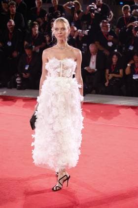 Red Carpet of in the Hand of Dante in Venice, Italy - 03 Sep 2025 A guest attends the red carpet of the film In the hand of Dante at the 82nd Venice Film in Venice, Italy. Venice Italy Copyright: xMarcoxBaradax xSOPAxImagesx MBA_1205