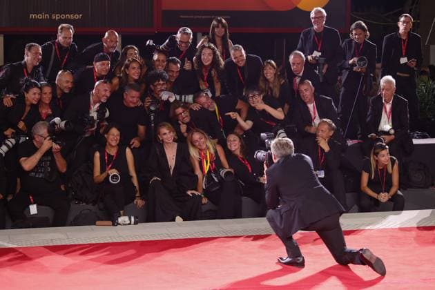Red Carpet of in the Hand of Dante in Venice, Italy - 03 Sep 2025 Italian actress Emanuela Fanelli takes a picture with the photographers at the red carpet of the film In the hand of Dante at the 82nd Venice Film Festival at Palazzo del cinema. Venice Italy Copyright: xMarcoxBaradax xSOPAxImagesx MBA_1334
