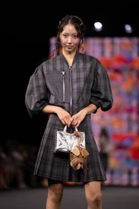 Seoul Fashion Week 2026 SEOUL, SOUTH KOREA - SEPTEMBER 4: A model walks the runway to present a creation during the GREEDILOUS show at Seoul Fashion Week 2026 Spring Summer in Seoul, South Korea on September 4, 2025. Hwawon Lee Anadolu Seoul South Korea. Editorial use only. Please get in touch for any other usage.  Copyright: x2025xAnadoluxHwawonxLeex
