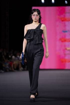 Seoul Fashion Week 2026 SEOUL, SOUTH KOREA - SEPTEMBER 4: A model walks the runway to present a creation during the GREEDILOUS show at Seoul Fashion Week 2026 Spring Summer in Seoul, South Korea on September 4, 2025. Hwawon Lee Anadolu Seoul South Korea. Editorial use only. Please get in touch for any other usage.  Copyright: x2025xAnadoluxHwawonxLeex
