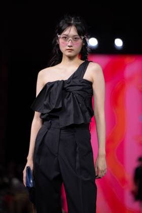 Seoul Fashion Week 2026 SEOUL, SOUTH KOREA - SEPTEMBER 4: A model walks the runway to present a creation during the GREEDILOUS show at Seoul Fashion Week 2026 Spring Summer in Seoul, South Korea on September 4, 2025. Hwawon Lee Anadolu Seoul South Korea. Editorial use only. Please get in touch for any other usage.  Copyright: x2025xAnadoluxHwawonxLeex
