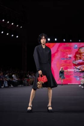 Seoul Fashion Week 2026 SEOUL, SOUTH KOREA - SEPTEMBER 4: A model walks the runway to present a creation during the GREEDILOUS show at Seoul Fashion Week 2026 Spring Summer in Seoul, South Korea on September 4, 2025. Hwawon Lee Anadolu Seoul South Korea. Editorial use only. Please get in touch for any other usage.  Copyright: x2025xAnadoluxHwawonxLeex