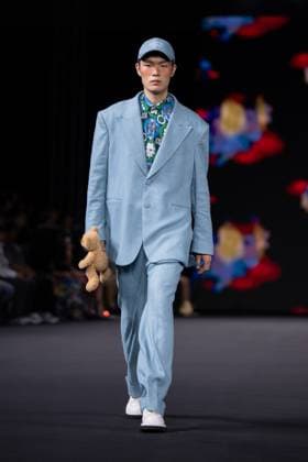 Seoul Fashion Week 2026 SEOUL, SOUTH KOREA - SEPTEMBER 4: A model walks the runway to present a creation during the GREEDILOUS show at Seoul Fashion Week 2026 Spring Summer in Seoul, South Korea on September 4, 2025. Hwawon Lee Anadolu Seoul South Korea. Editorial use only. Please get in touch for any other usage.  Copyright: x2025xAnadoluxHwawonxLeex