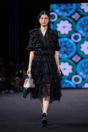 Seoul Fashion Week 2026 SEOUL, SOUTH KOREA - SEPTEMBER 4: A model walks the runway to present a creation during the GREEDILOUS show at Seoul Fashion Week 2026 Spring Summer in Seoul, South Korea on September 4, 2025. Hwawon Lee Anadolu Seoul South Korea. Editorial use only. Please get in touch for any other usage.  Copyright: x2025xAnadoluxHwawonxLeex