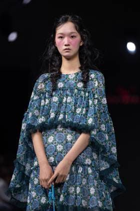 Seoul Fashion Week 2026 SEOUL, SOUTH KOREA - SEPTEMBER 4: A model walks the runway to present a creation during the GREEDILOUS show at Seoul Fashion Week 2026 Spring Summer in Seoul, South Korea on September 4, 2025. Hwawon Lee Anadolu Seoul South Korea. Editorial use only. Please get in touch for any other usage.  Copyright: x2025xAnadoluxHwawonxLeex