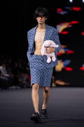 Seoul Fashion Week 2026 SEOUL, SOUTH KOREA - SEPTEMBER 4: A model walks the runway to present a creation during the GREEDILOUS show at Seoul Fashion Week 2026 Spring Summer in Seoul, South Korea on September 4, 2025. Hwawon Ceci Lee Anadolu Seoul South Korea. Editorial use only. Please get in touch for any other usage.  Copyright: x2025xAnadoluxHwawonxCecixLeex