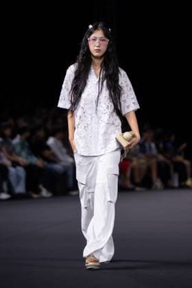 Seoul Fashion Week 2026 SEOUL, SOUTH KOREA - SEPTEMBER 4: A model walks the runway to present a creation during the GREEDILOUS show at Seoul Fashion Week 2026 Spring Summer in Seoul, South Korea on September 4, 2025. Hwawon Ceci Lee Anadolu Seoul South Korea. Editorial use only. Please get in touch for any other usage.  Copyright: x2025xAnadoluxHwawonxCecixLeex