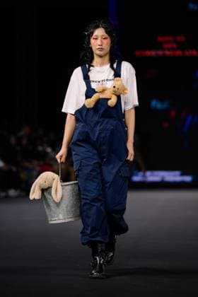 Seoul Fashion Week 2026 SEOUL, SOUTH KOREA - SEPTEMBER 4: A model walks the runway to present a creation during the GREEDILOUS show at Seoul Fashion Week 2026 Spring Summer in Seoul, South Korea on September 4, 2025. Hwawon Ceci Lee Anadolu Seoul South Korea. Editorial use only. Please get in touch for any other usage.  Copyright: x2025xAnadoluxHwawonxCecixLeex